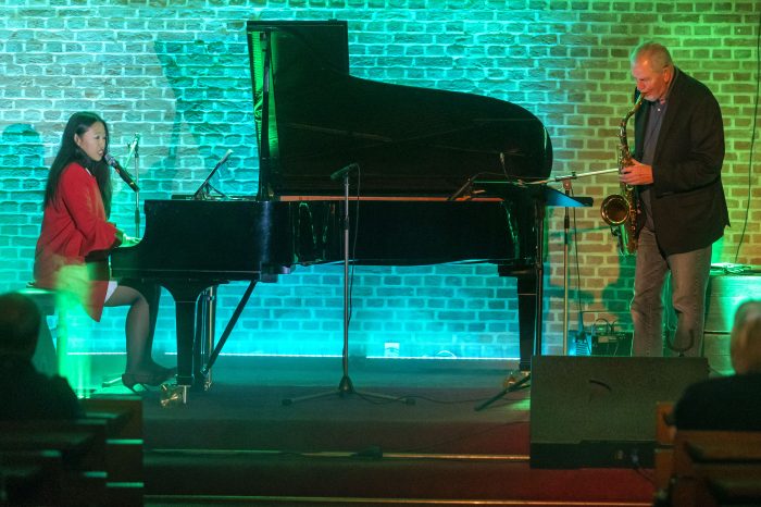 Bei einem Konzert tritt  Michelle SGP aus Singapur 
mit dem Saxophonisten Malcolm (Molly) Duncan in der Ev. Christuskirche Flren an der Marsstra§e 1in  Wesel-Flren  auf.

Foto : Arnulf Stoffel / Funke Foto Services
